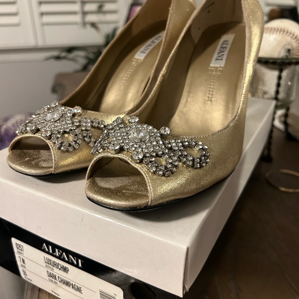 Beautiful 3” dress heels. Gold with embellishment